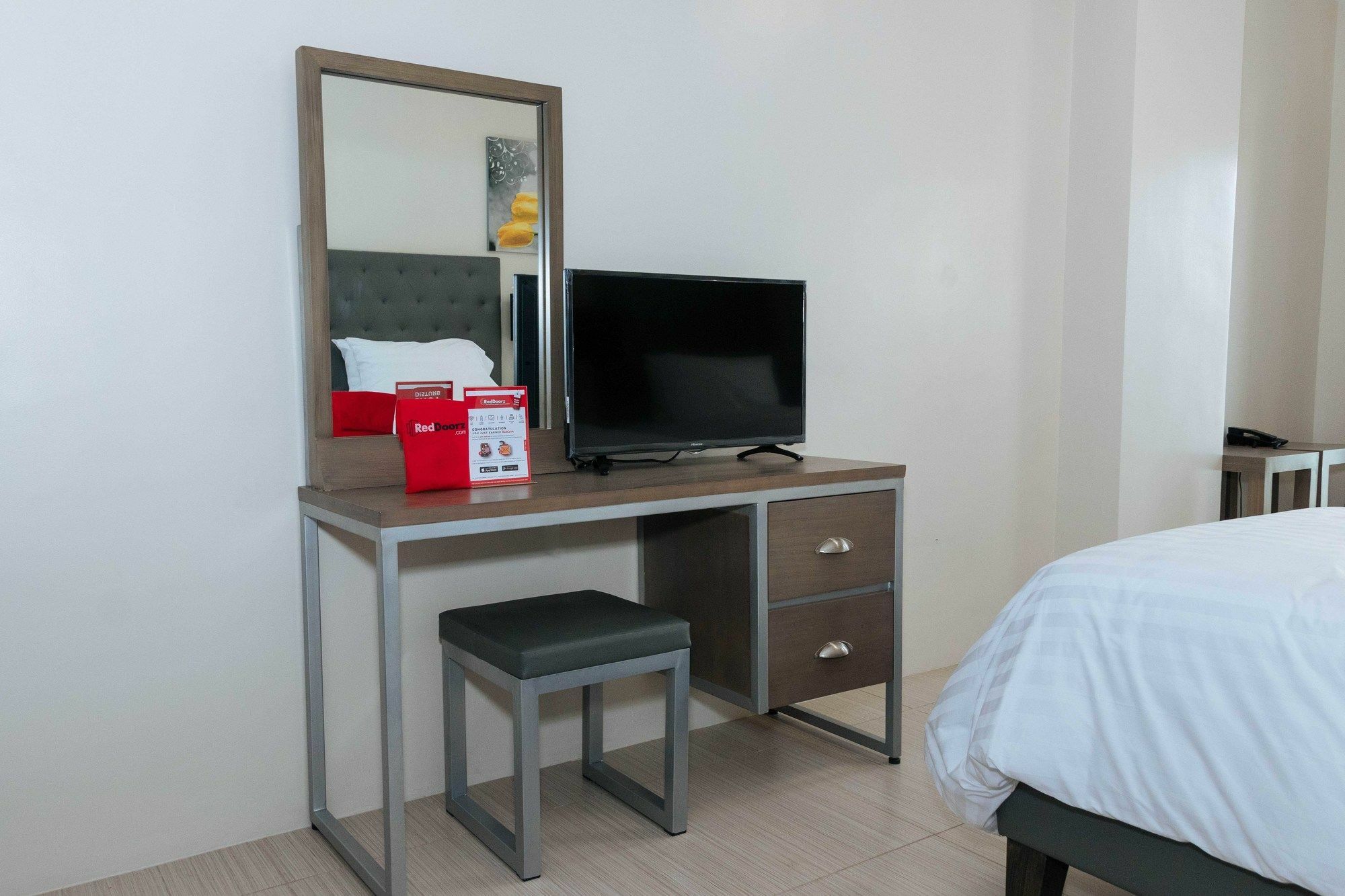 Hotel Reddoorz Premium @ Sampaloc Makati Makati City Exterior foto